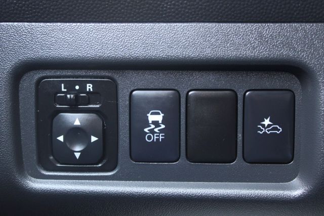 Vehicle image 18 of 32