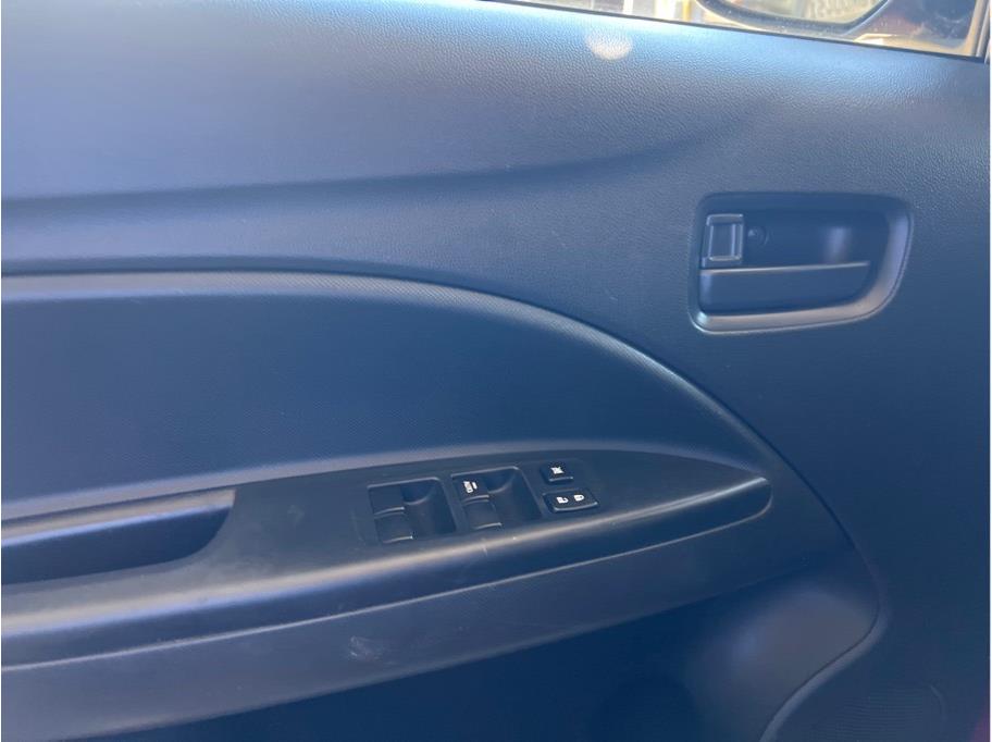 Vehicle image 16 of 25