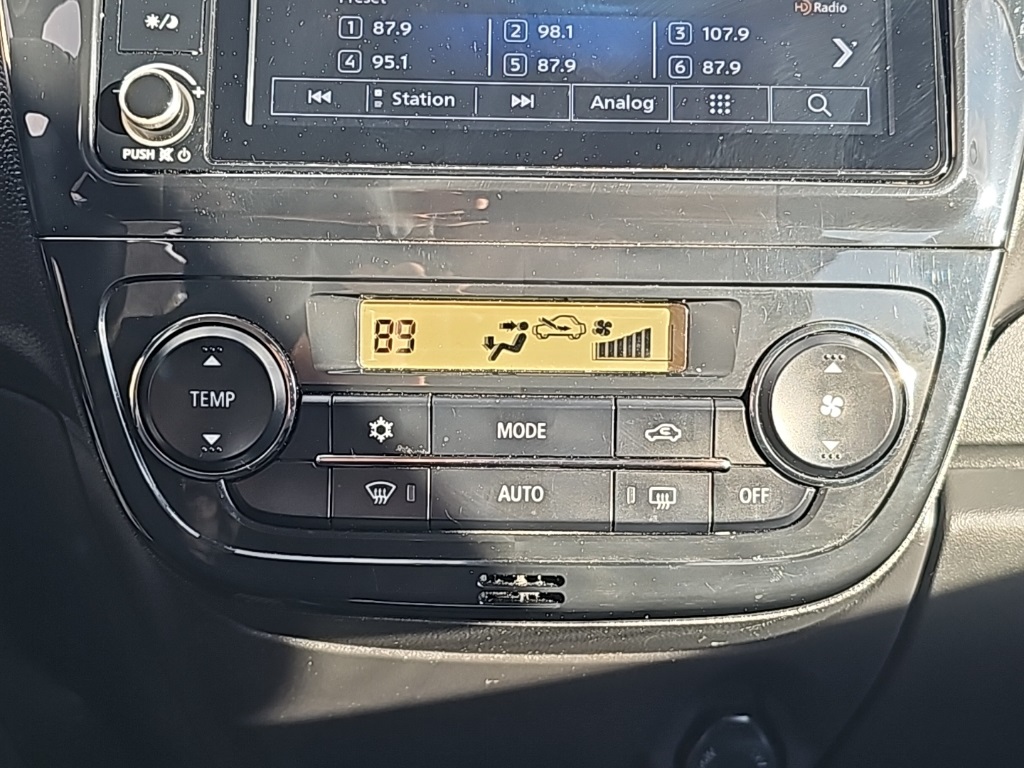 Vehicle image 19 of 35