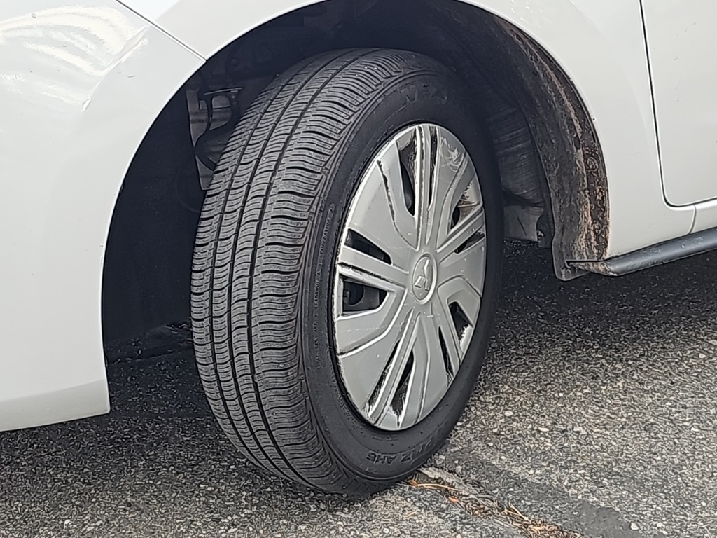 Vehicle image 33 of 35