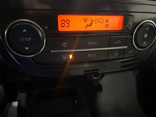 Vehicle image 21 of 24