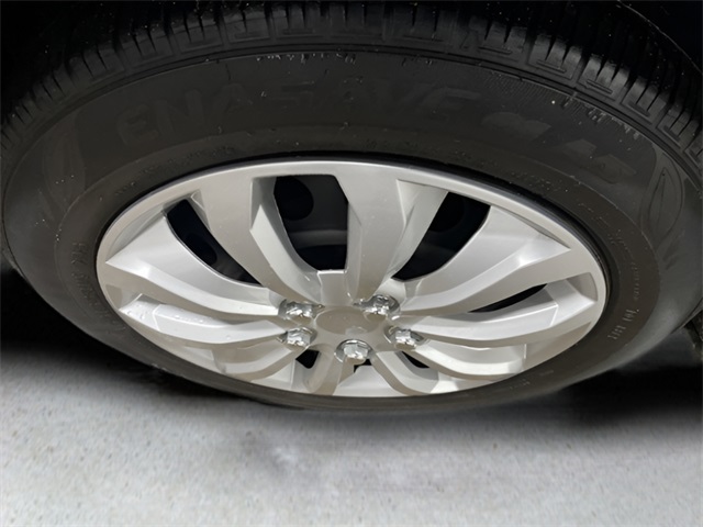 Vehicle image 8 of 24