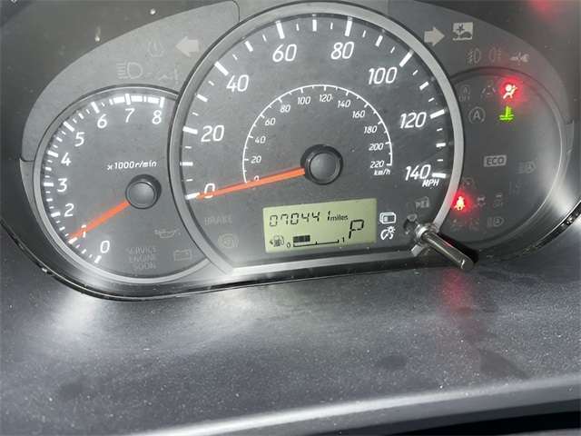 Vehicle image 17 of 24