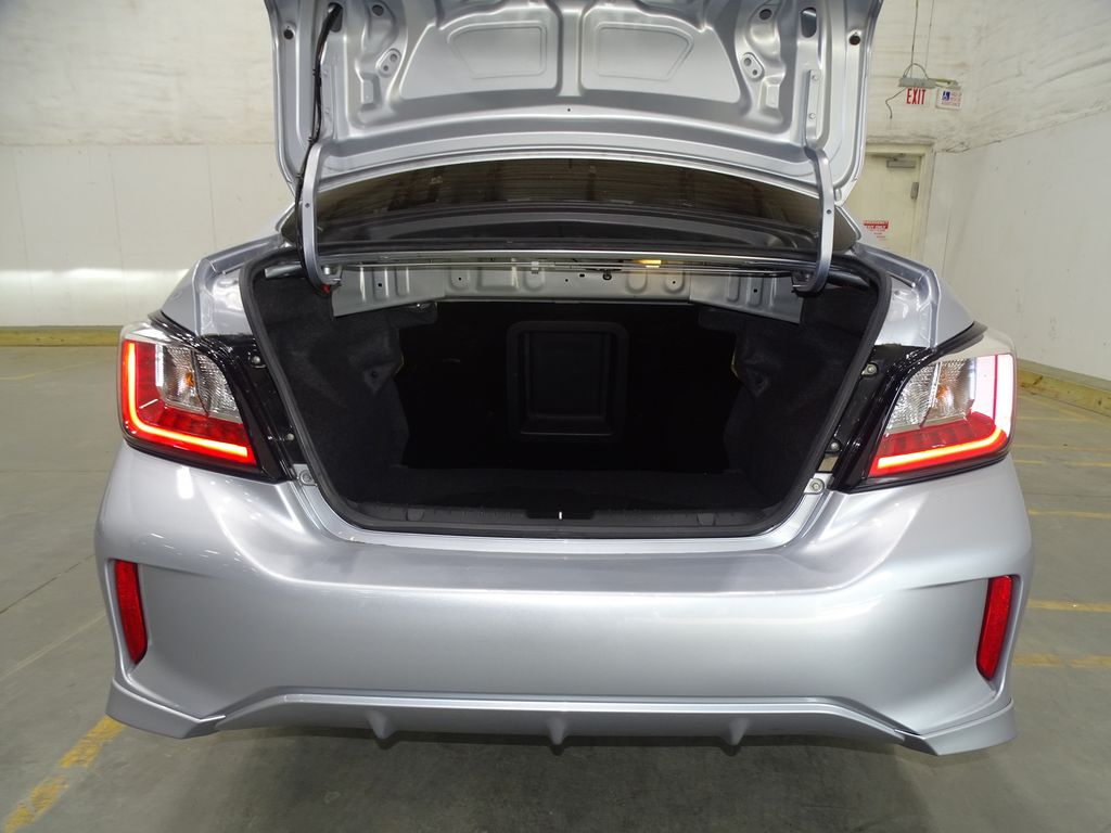 Vehicle image 10 of 34
