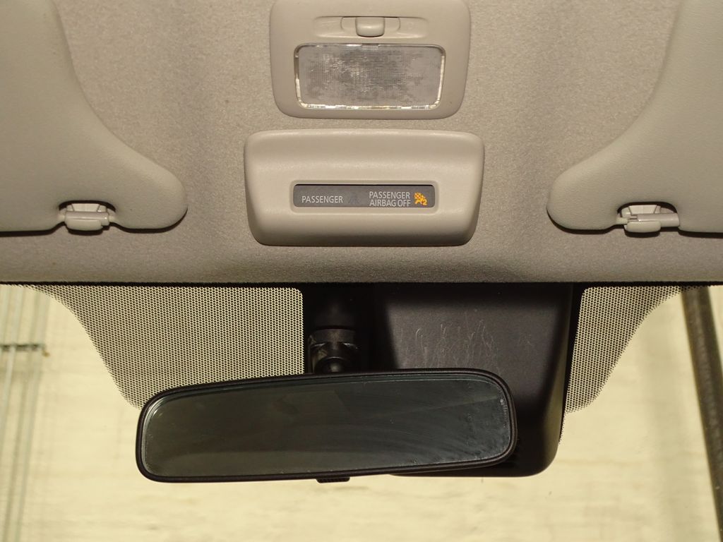 Vehicle image 21 of 34
