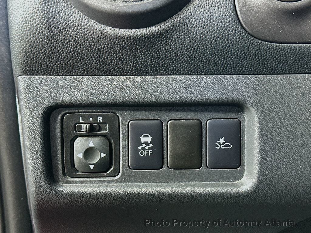 Vehicle image 11 of 33
