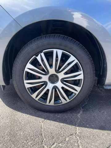 Vehicle image 10 of 27