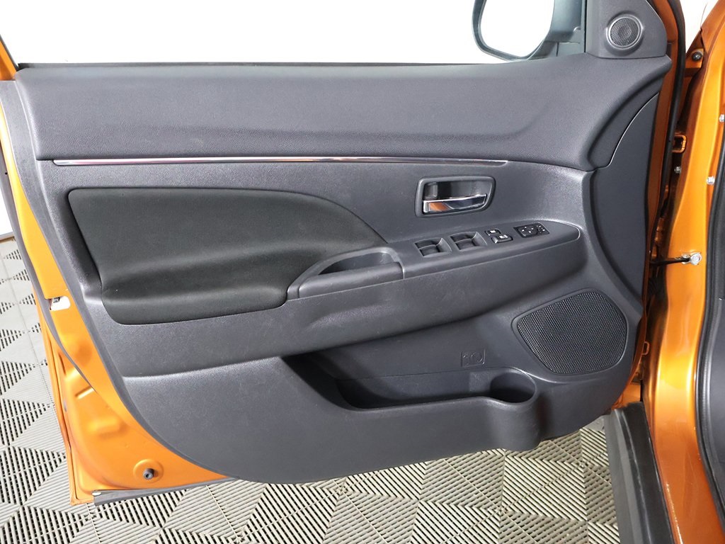 Vehicle image 27 of 45