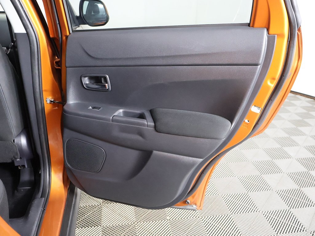 Vehicle image 34 of 45