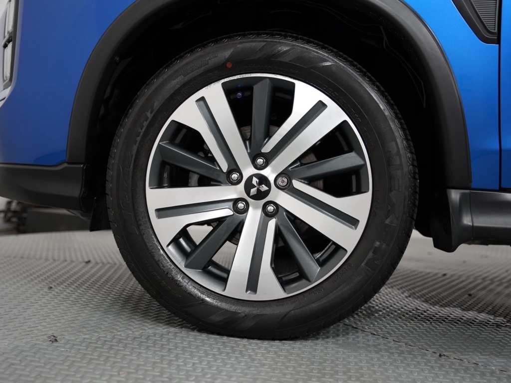 Vehicle image 51 of 56