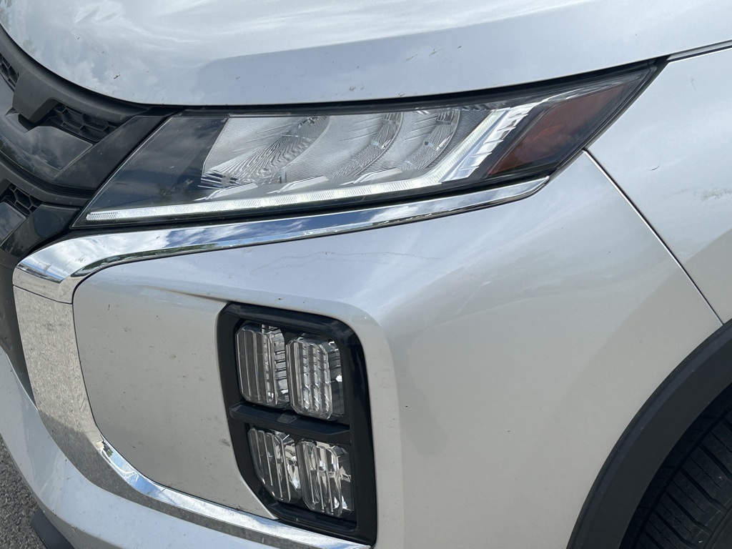 Vehicle image 11 of 15