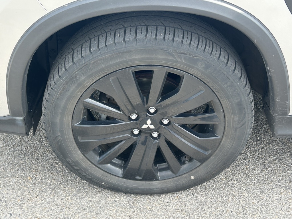 Vehicle image 12 of 15