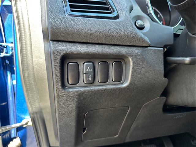 Vehicle image 35 of 38