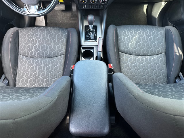 Vehicle image 25 of 38