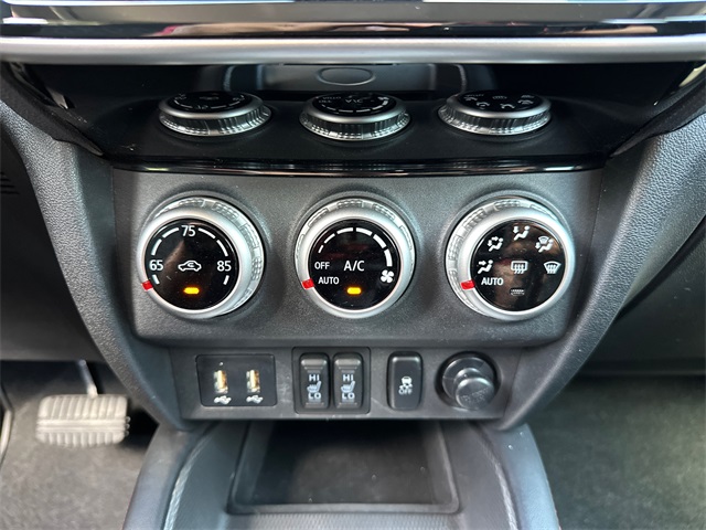 Vehicle image 36 of 38