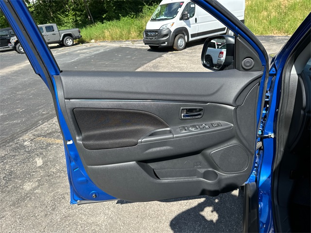 Vehicle image 34 of 38