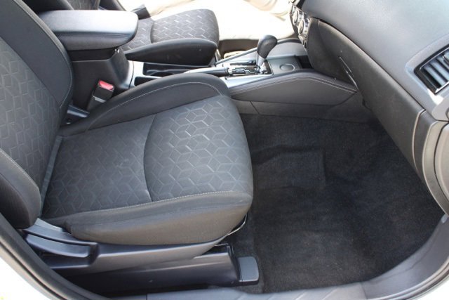 Vehicle image 33 of 40
