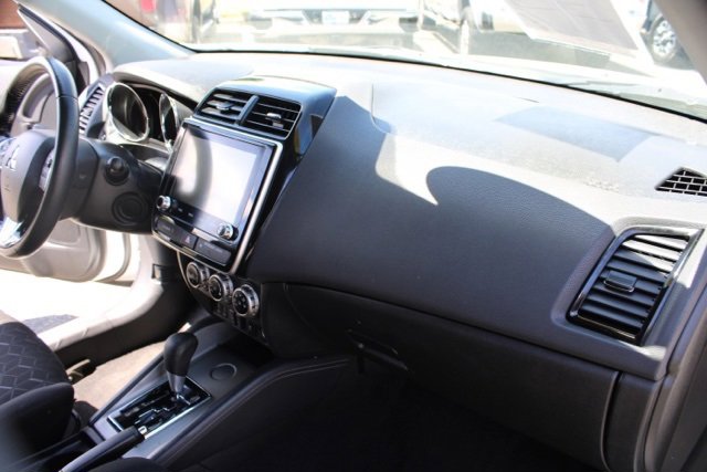 Vehicle image 34 of 40