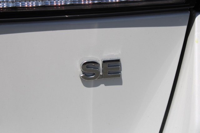 Vehicle image 8 of 40