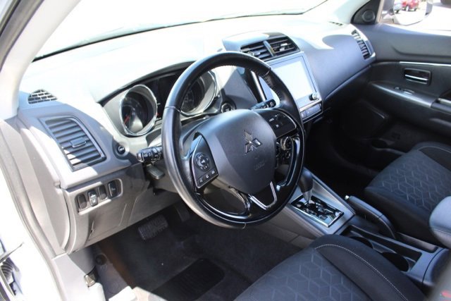 Vehicle image 17 of 40