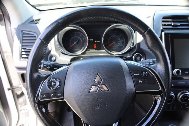 Vehicle image 18 of 40