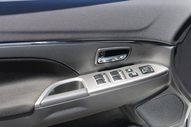 Vehicle image 12 of 40