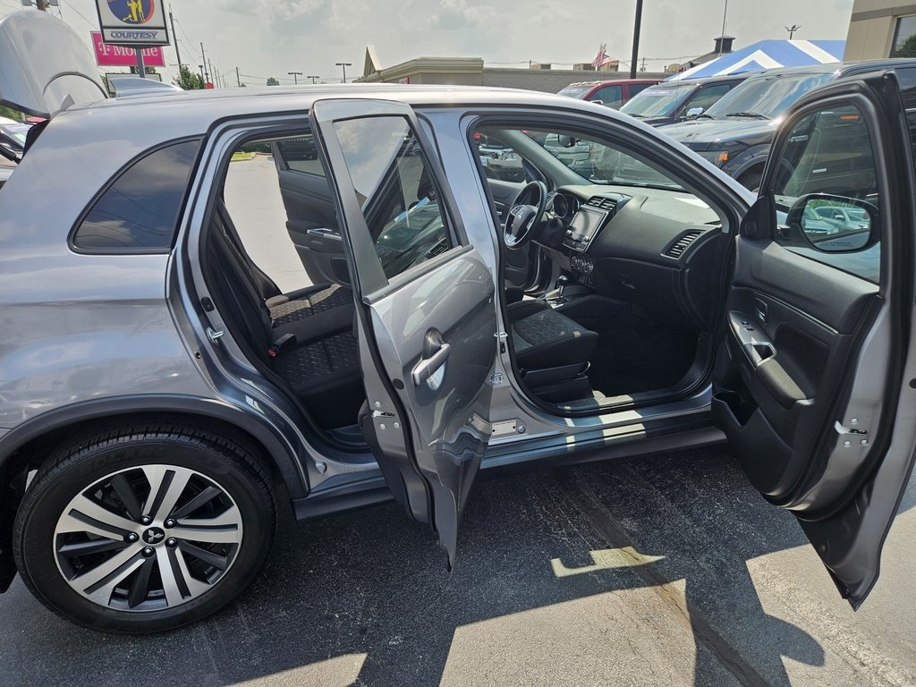 Vehicle image 10 of 38