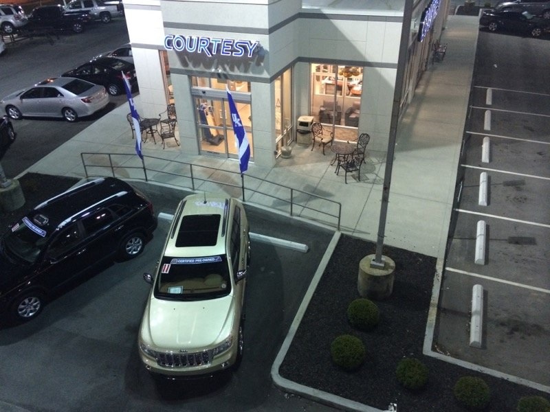 Vehicle image 37 of 38