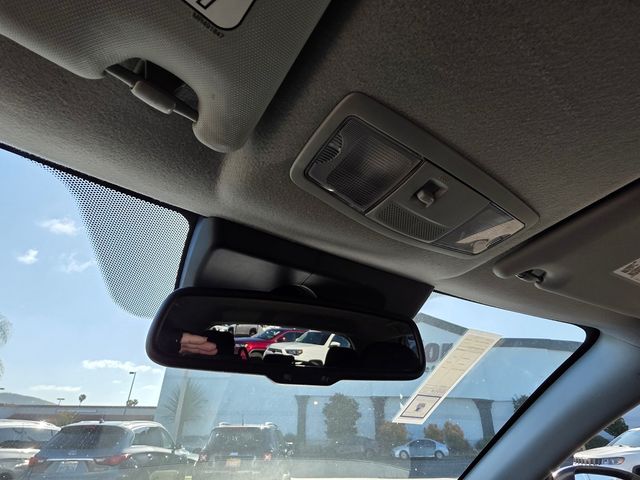 Vehicle image 32 of 37