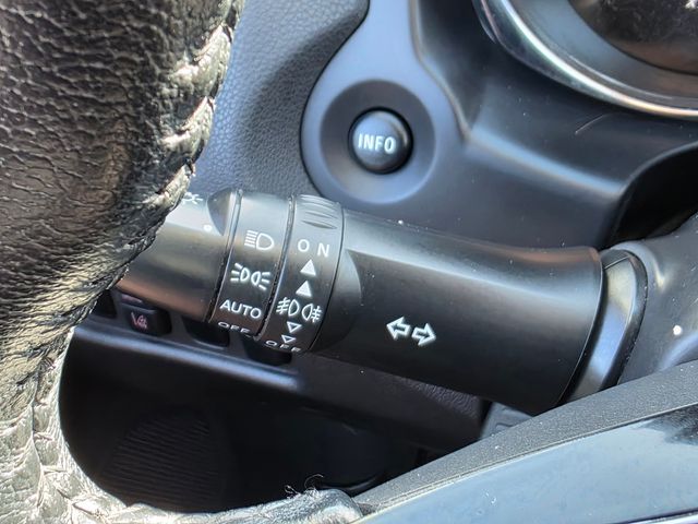 Vehicle image 33 of 37
