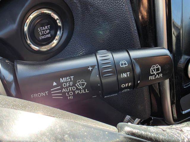Vehicle image 34 of 37