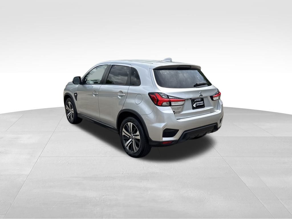 Vehicle image 10 of 41