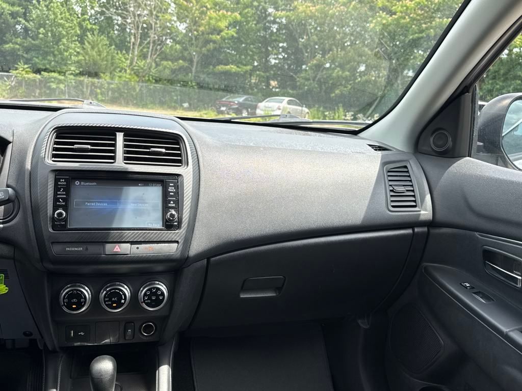 Vehicle image 37 of 41