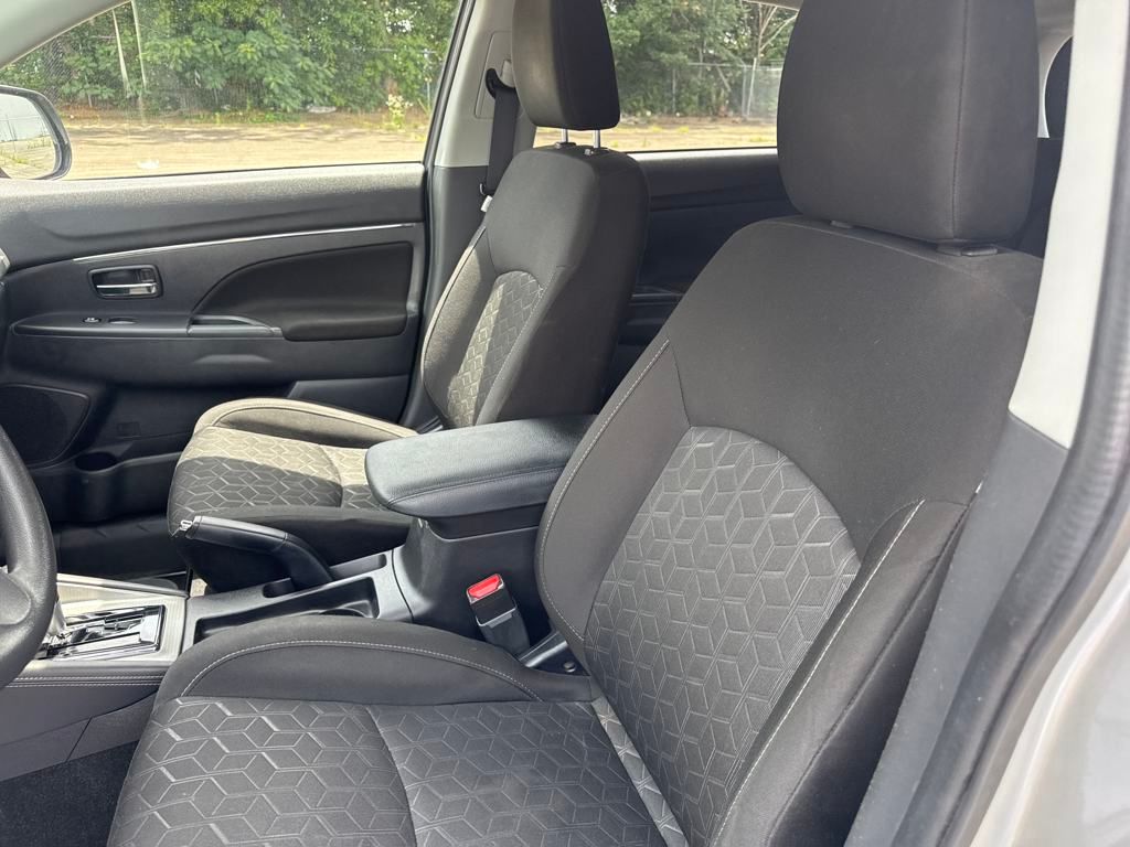 Vehicle image 16 of 41