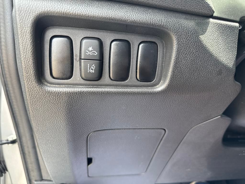 Vehicle image 17 of 41