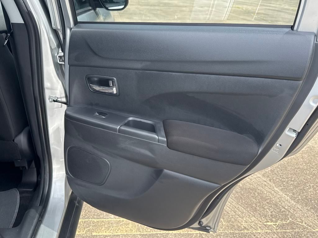 Vehicle image 34 of 41