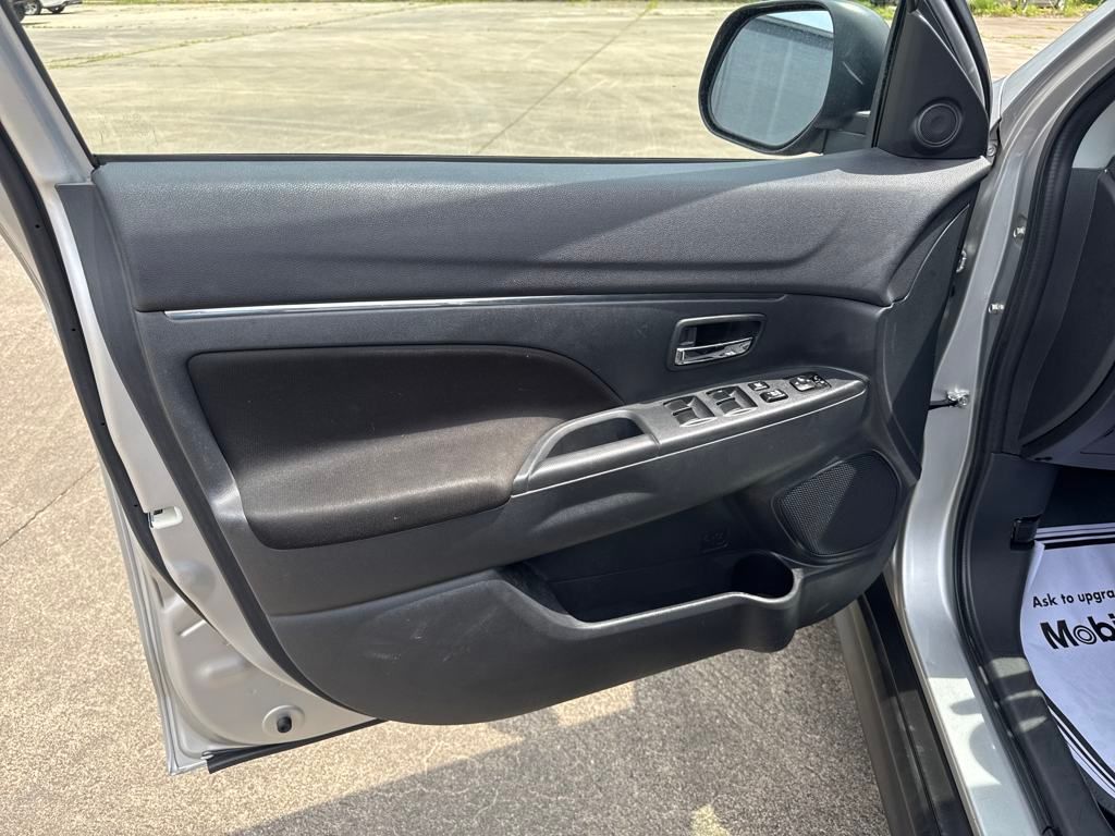 Vehicle image 13 of 41