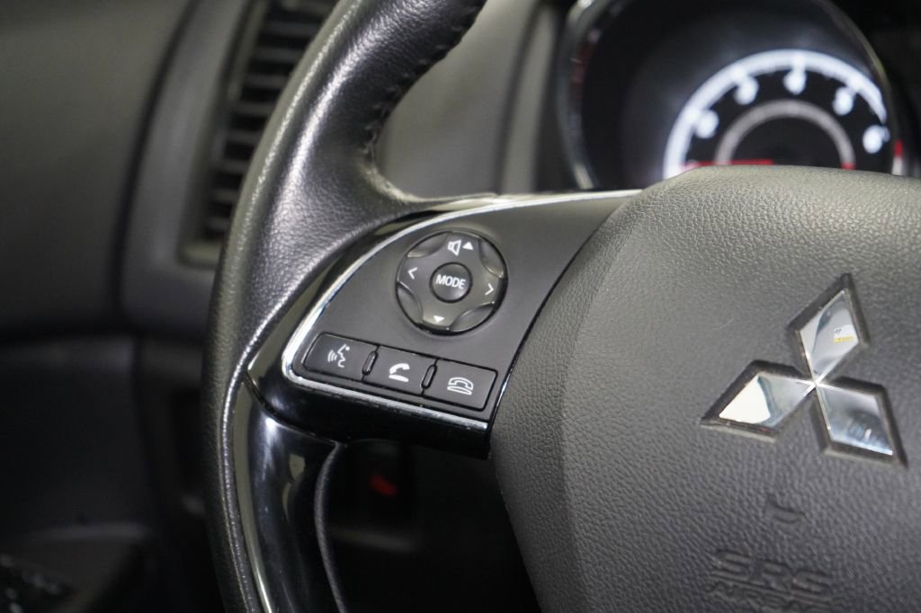 Vehicle image 32 of 40