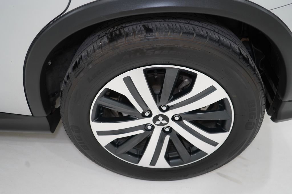 Vehicle image 20 of 40