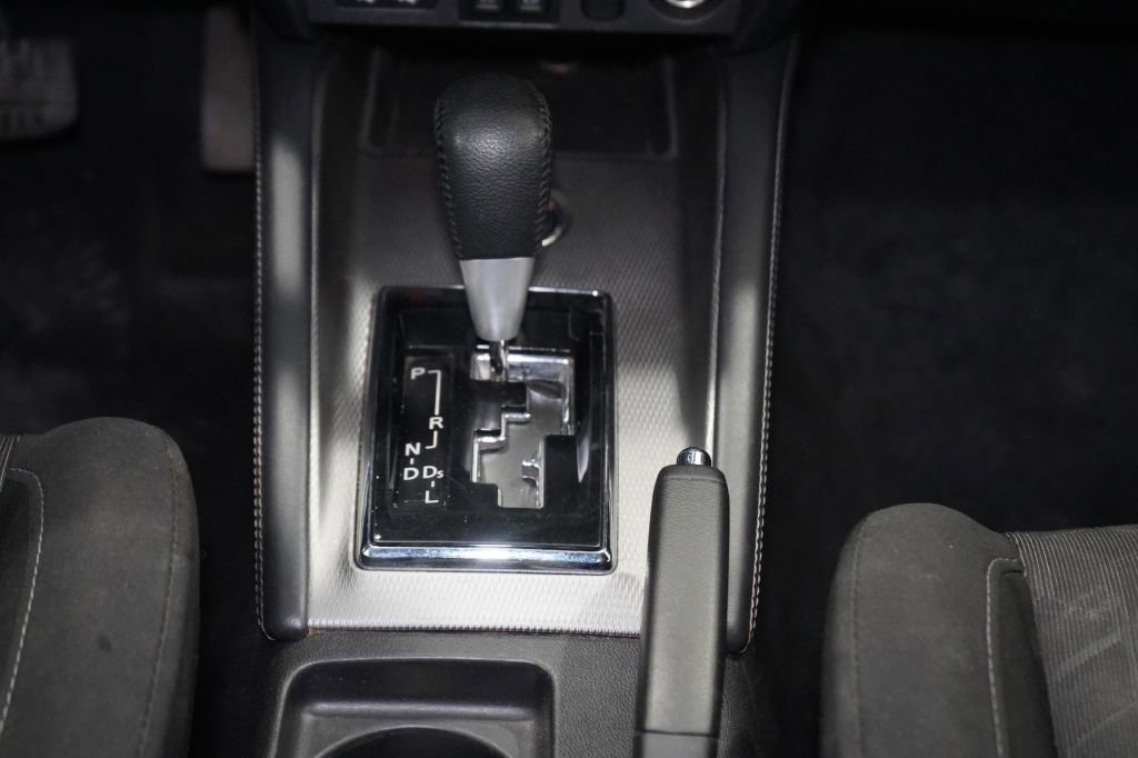 Vehicle image 36 of 40