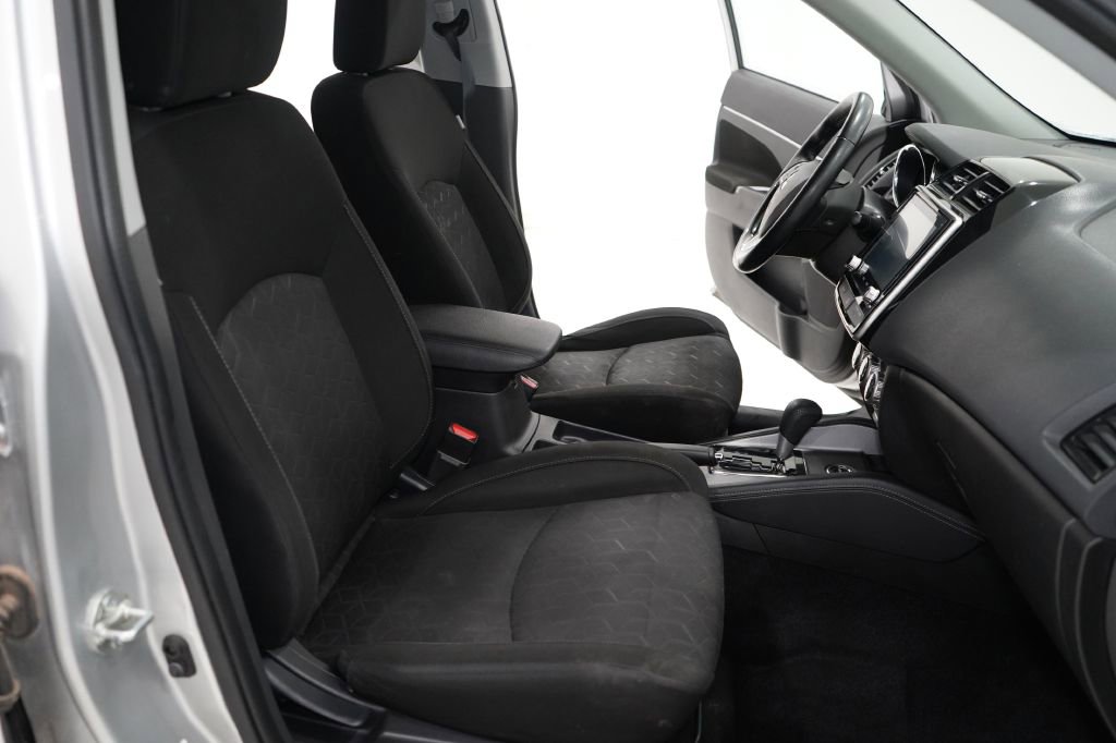 Vehicle image 29 of 40