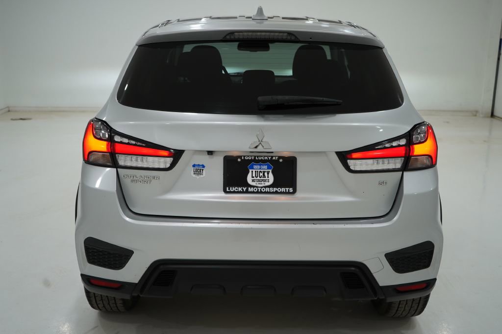 Vehicle image 10 of 40