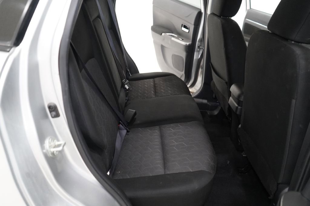 Vehicle image 27 of 40