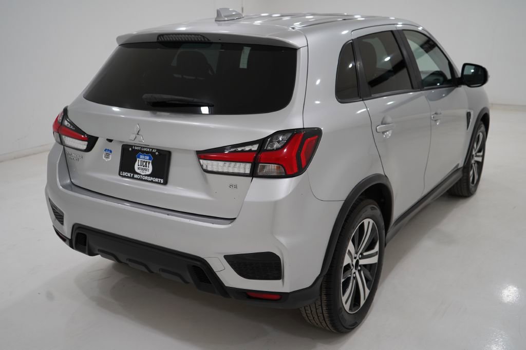 Vehicle image 8 of 40