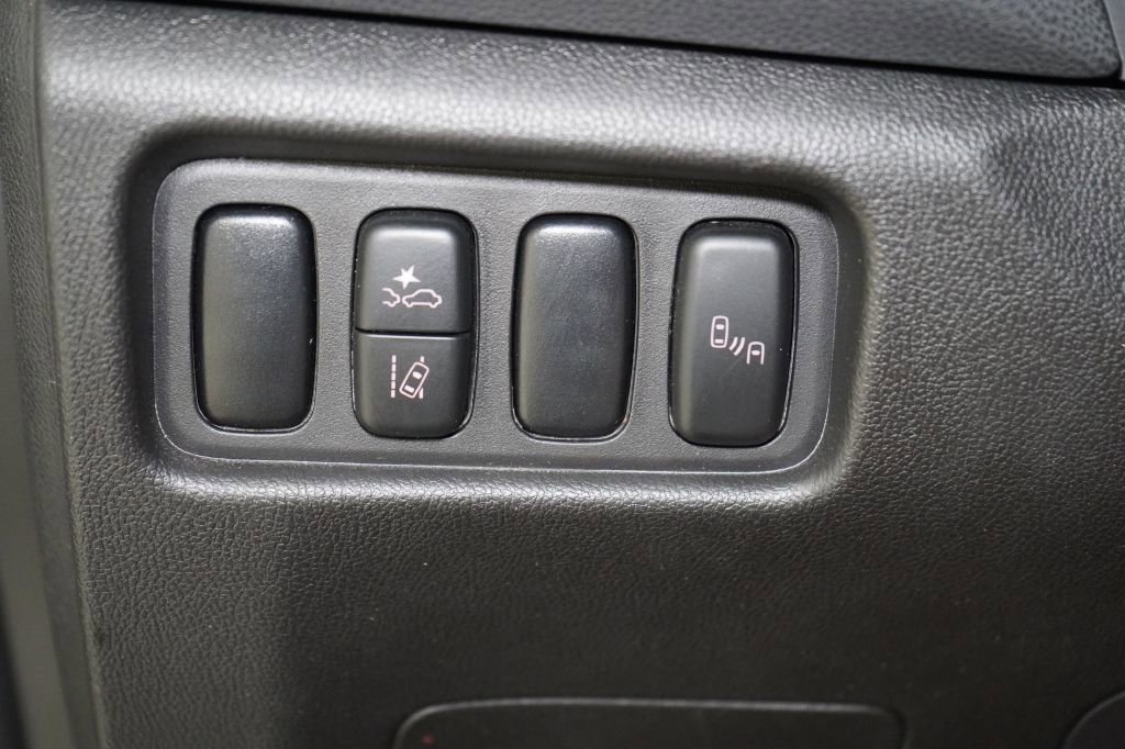 Vehicle image 38 of 40