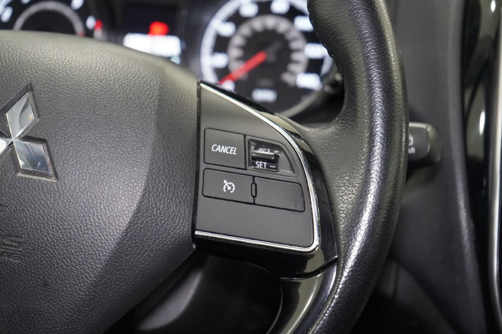Vehicle image 33 of 40
