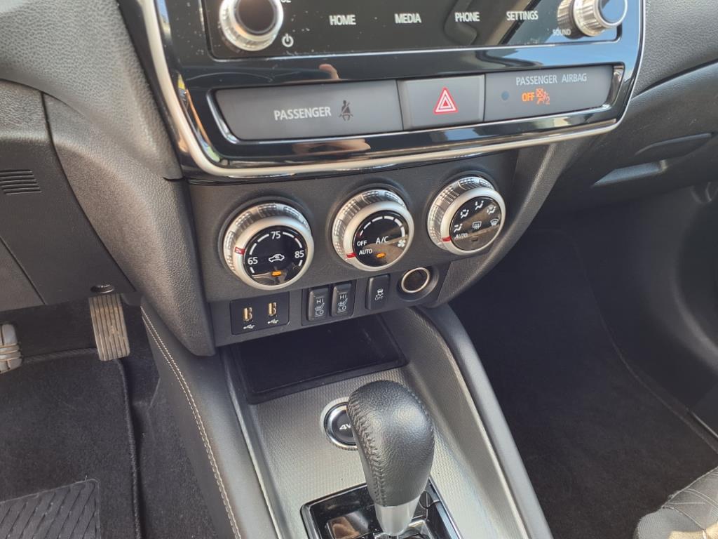 Vehicle image 24 of 29
