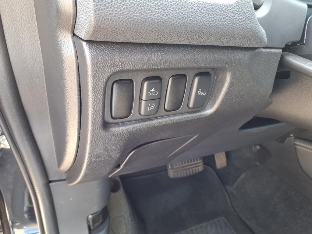 Vehicle image 18 of 29