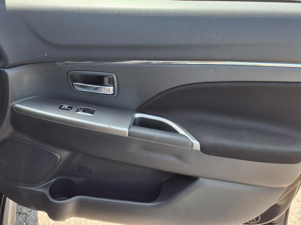 Vehicle image 8 of 29