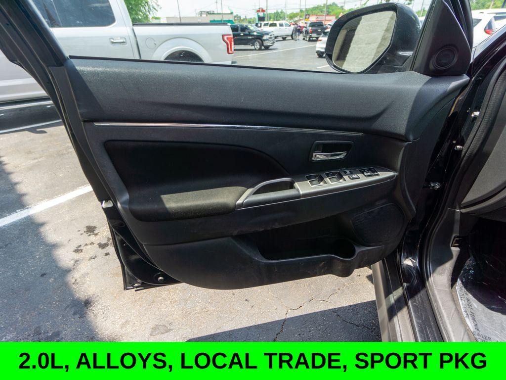 Vehicle image 17 of 30